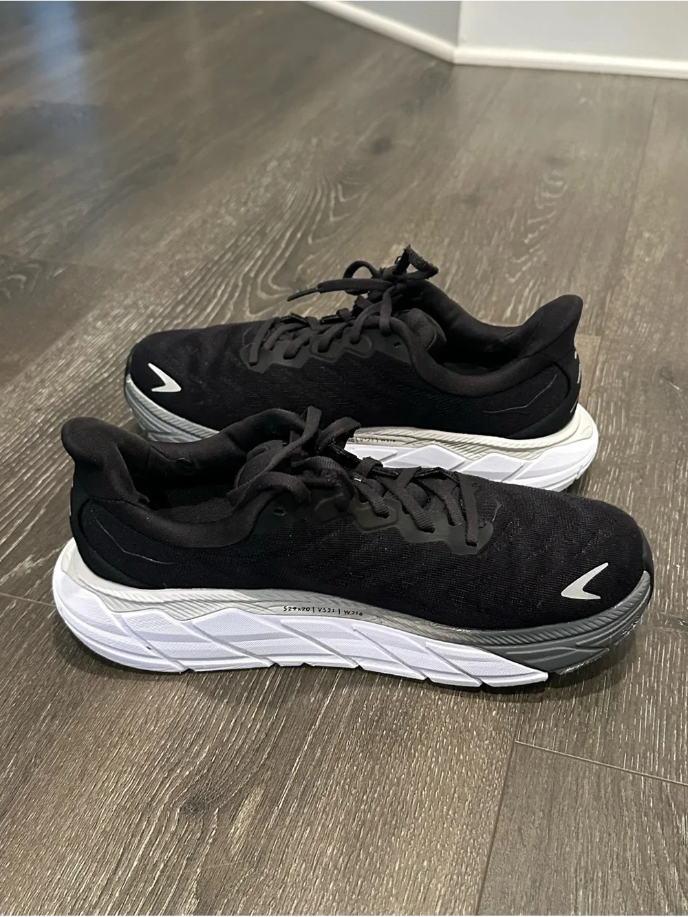 Hoka One One Arahi 6 woman Running athletic comfy sneakers US size 8.5B